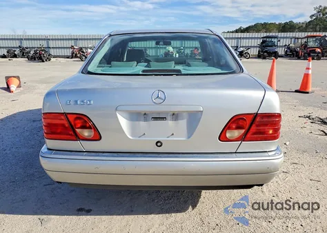 1999 Mercedes-Benz E 320 из США, поврежденный, VIN WDBJF65H2XA778002